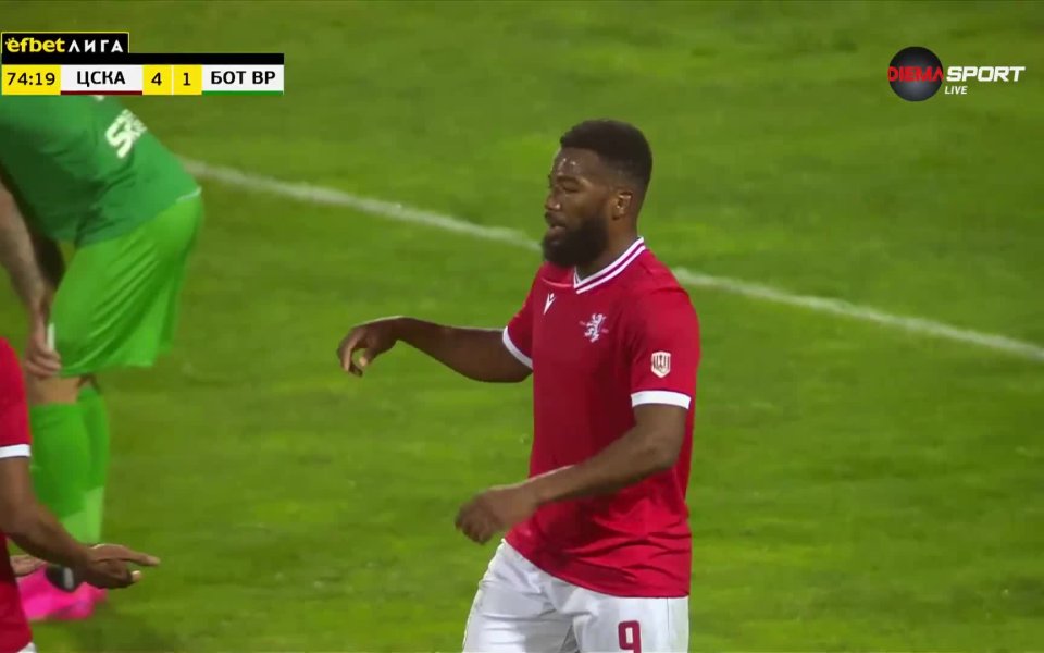 Нападателят на ЦСКА – Дюкенс Назон, се превръща във все