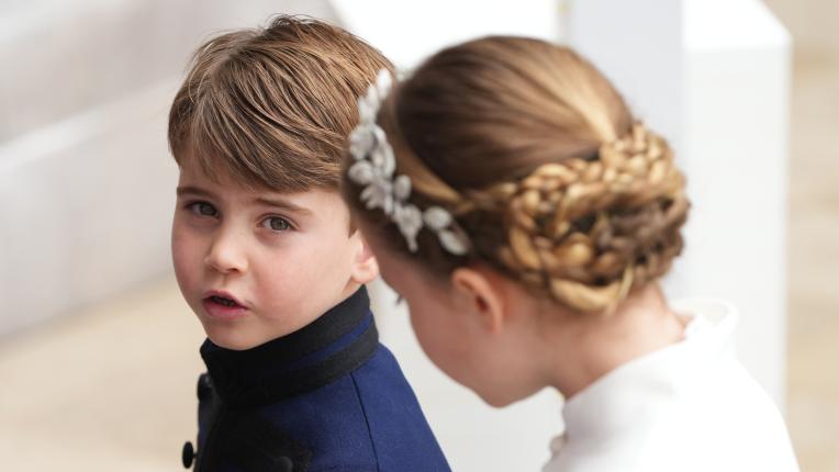 Сладките общи моменти на принц Луи и принцеса Шарлот от коронацията