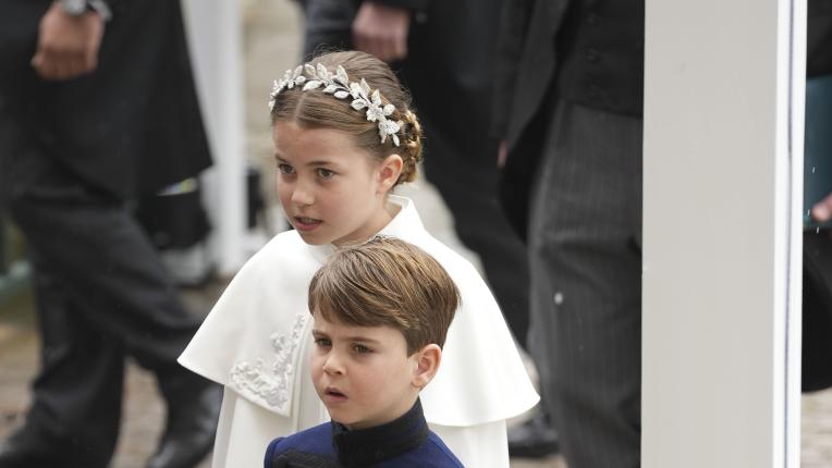  Сладките общи моменти на принц Луи и принцеса Шарлот от коронацията 