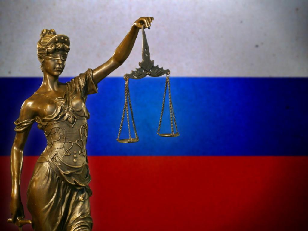 Съдът освободи под домашен арест журналиста от руското издание на