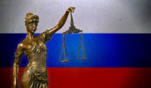 Руски съд пусна под домашен арест задържания журналист от Forbes