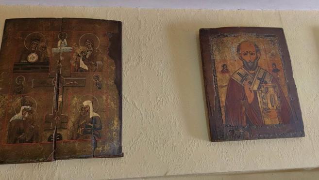  В дома на мъжа са открити голям брой скъпи религиозни предмети 