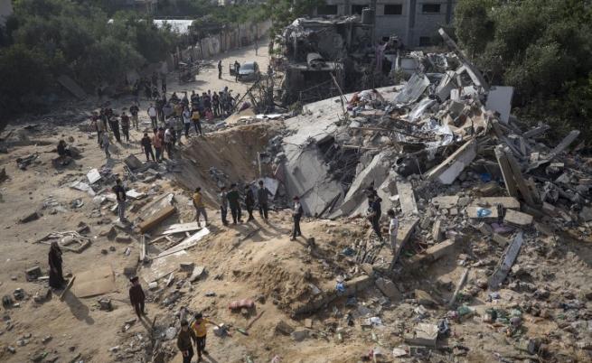 Нощ на ожесточени сражения в Газа, десетки са убити
