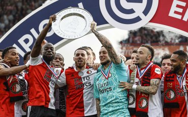 Фейенорд триумфира като шампион по футбол на Нидерландия два кръга