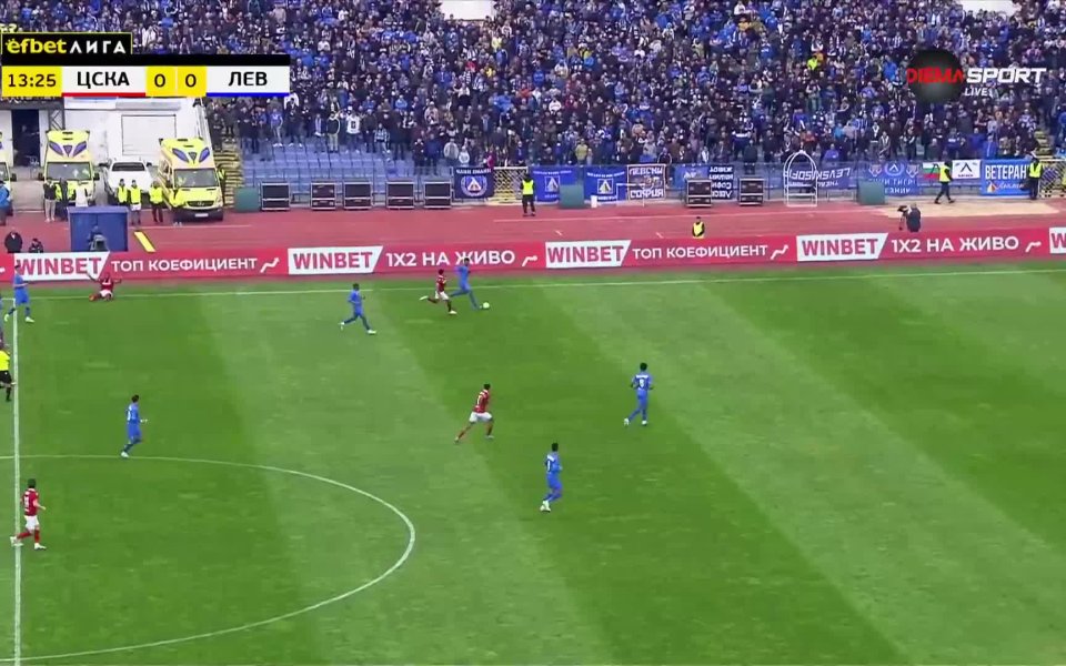 Ноа Сонко Сундберг е стълбът в защитата на Левски. В