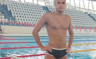 Петър Мицин е едни от най перспективните български плувци Той се