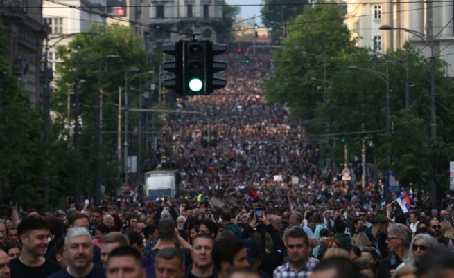 Недоволството не стихва: Пореден протест в Белград след масовите стрелби