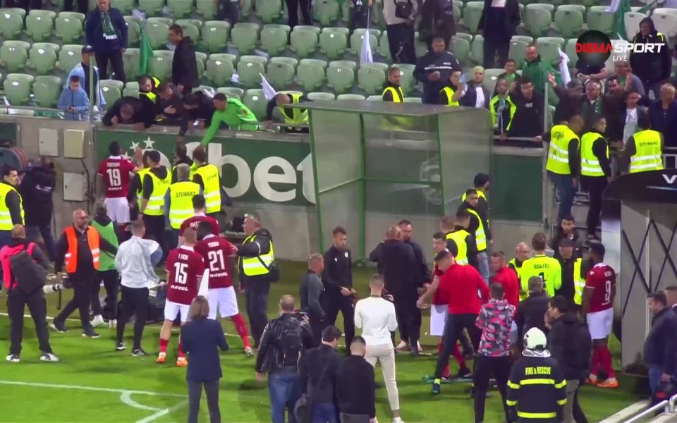 До нови грозни сцени се стигна след края на дербито