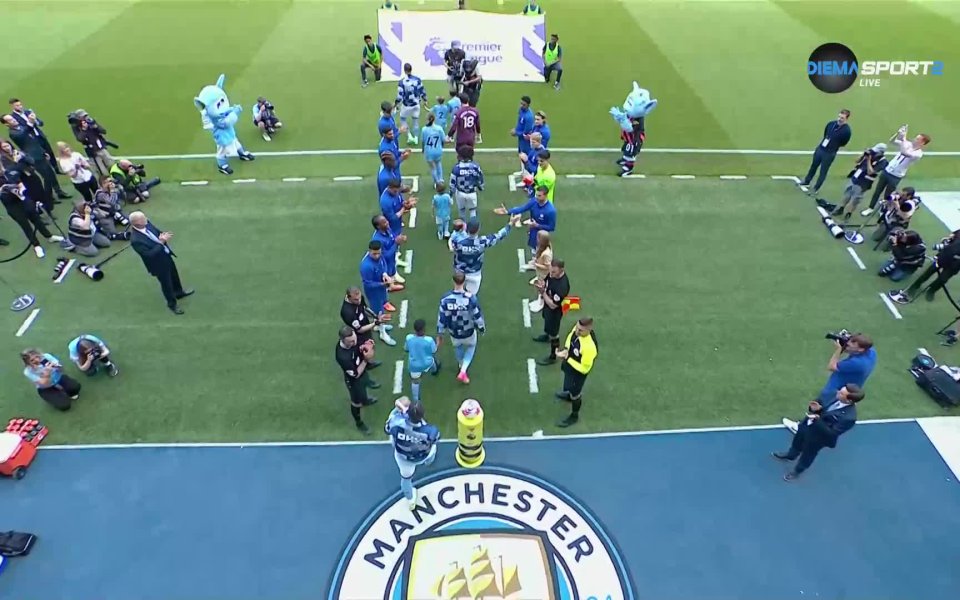 Отборът на Челси направи шпалир за играчите на шампиона Манчестър