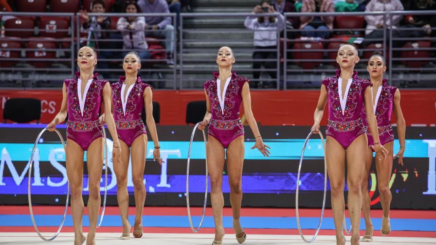 <p>Ансамбълът на България завоюва сребърен медал на финала с пет обръча&nbsp;в Баку (СНИМКИ)</p>