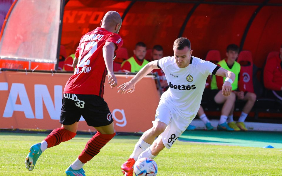 Славия приема Локомотив София в последен мач от плейофите на