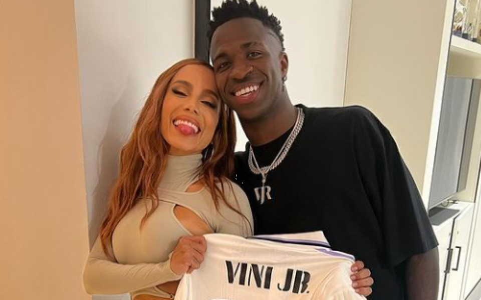 Преди време тя беше обявена за най-сексапилната жена според читателите