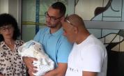 Изписаха бебето, чиято майка почина след раждането в Русе
