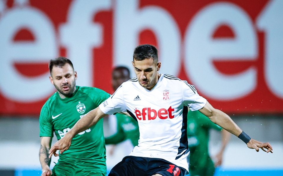 В една от най-големите групи с армейски привърженици в социалните