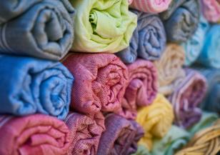 ЕС забранява унищожаването на непродадения текстил