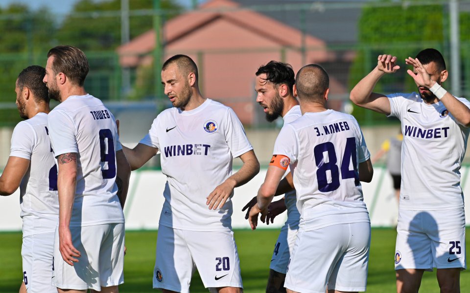 Президентът на Етър Деян Куздов заяви, че се надява виолетовите