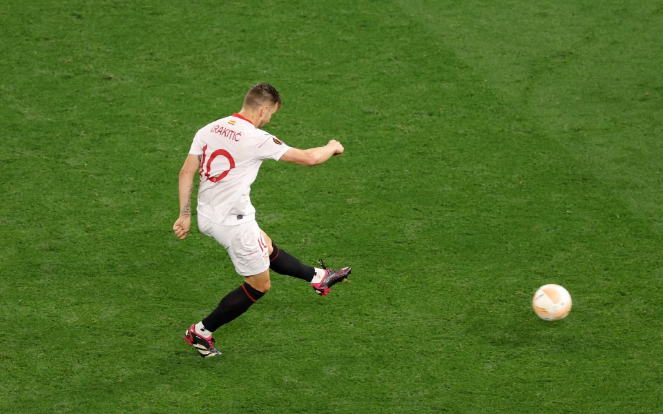 Ветеранът в състава на Севиля Иван Ракитич не скри радостта