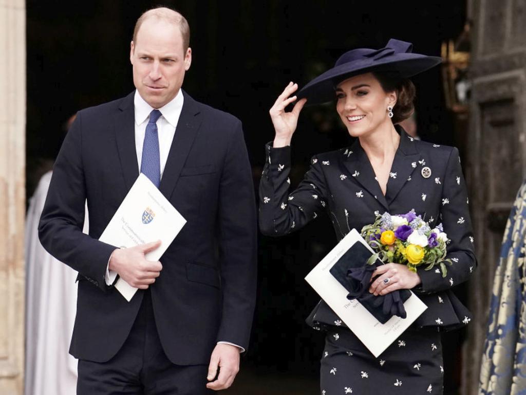 Принцът и принцесата на Уелс са горди собственици на имение