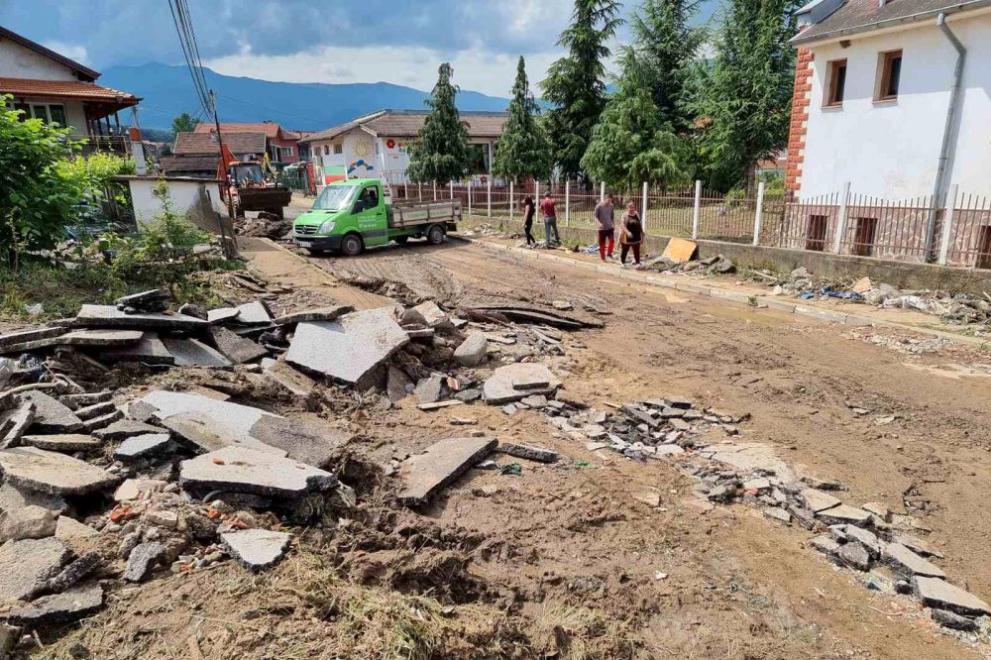 <p>Заместник-министъра на вътрешните работи Николай Николов посети Берковица, където провери щетите от наводненията на 1 юни</p>