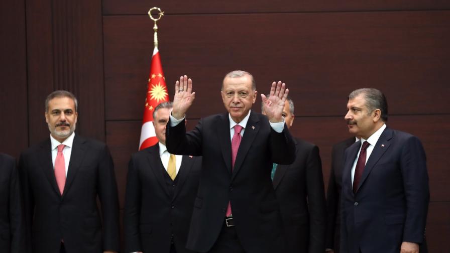 "Нова ера": Ердоган представи новия си кабинет след встъпването в длъжност (СНИМКИ)