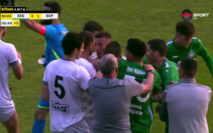 Напрежението взе връх! Хебър и Берое се сбутаха след края (видео)