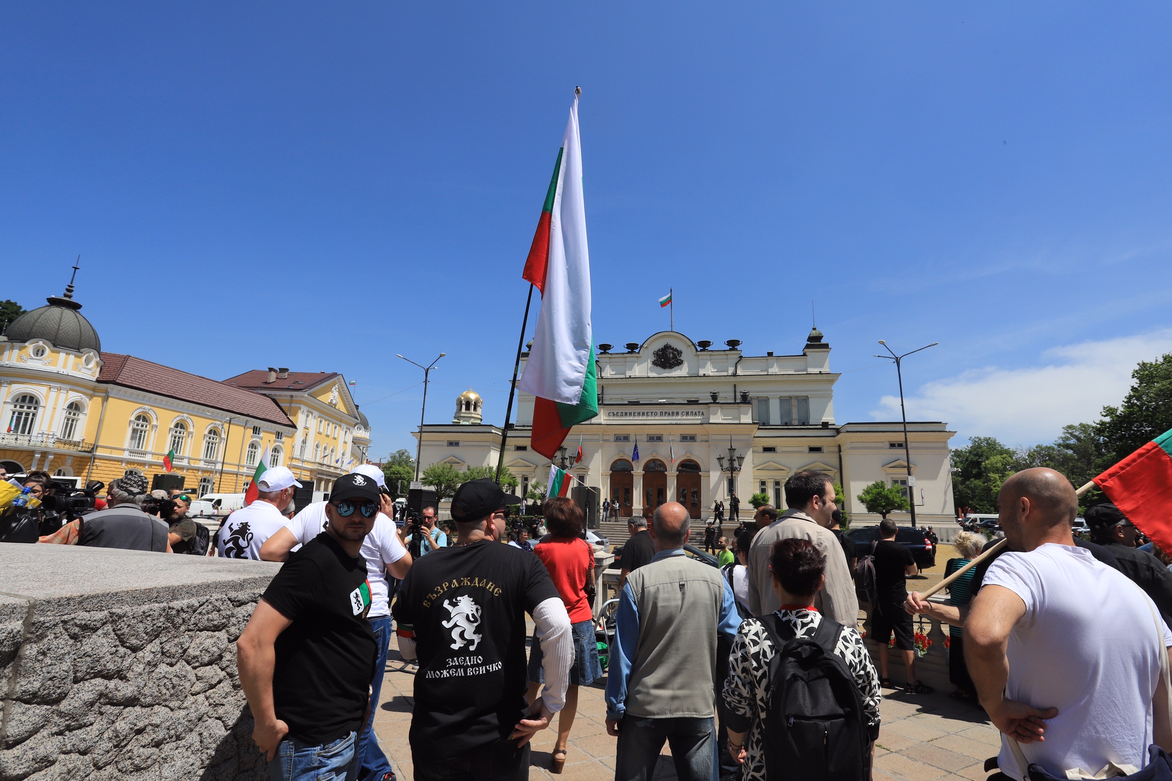 <p>Граждани се събраха на протест пред сградата на Народното събрание срещу проектокабинета &bdquo;Денков-Габриел&ldquo;.</p>