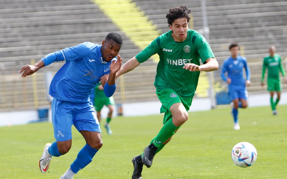 ЦСКА 1948 ще се подсили със защитника Том Рапнуи, който