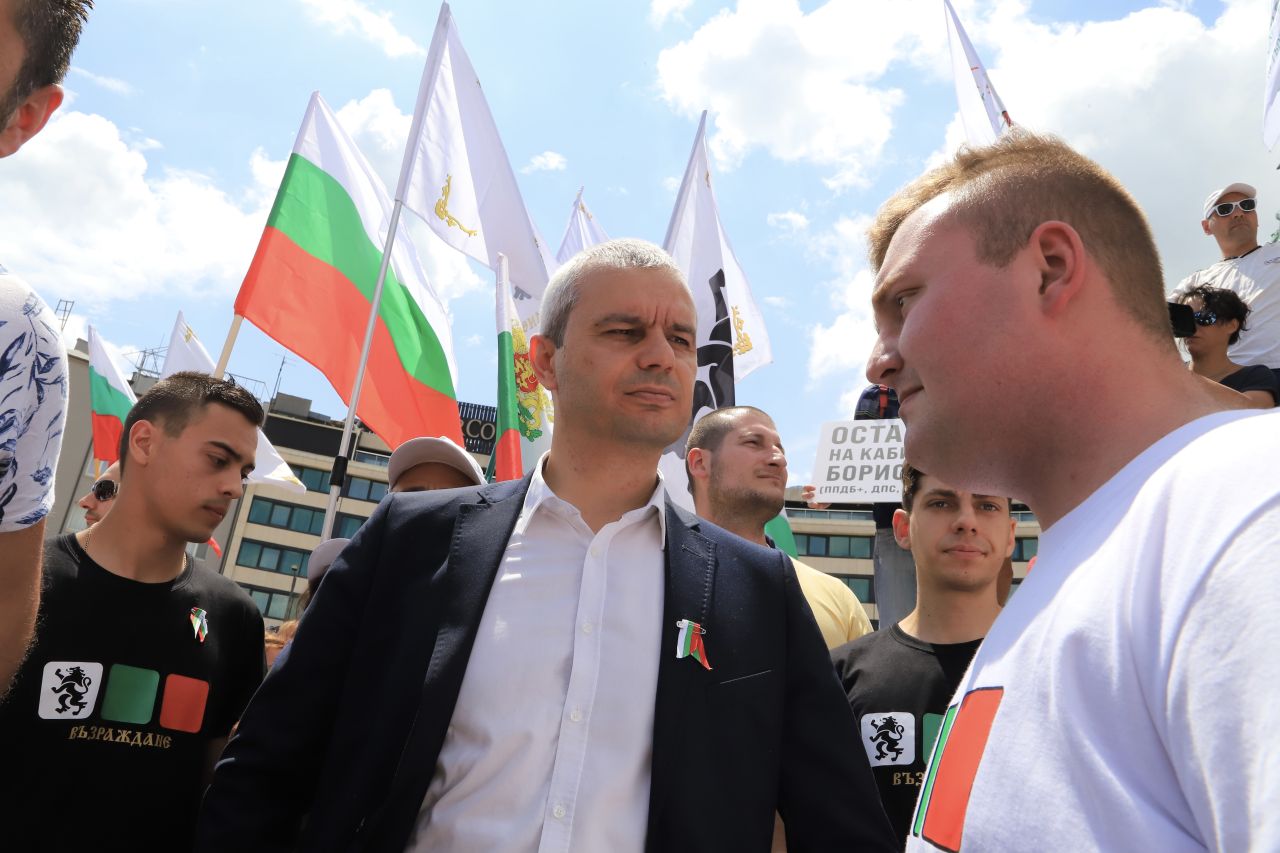 <p>Протести блокираха района на Народното събрание.</p>
