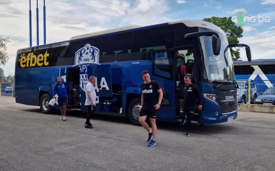 Отборът на Арда пристигна на стадион Георги Аспарухов за баража