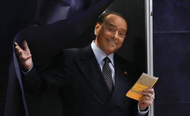 Най-запомнящите се шеги, гафове и вицове на Берлускони