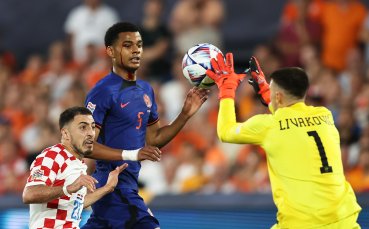 Нидерландия посреща Хърватия на Де Кайп в Ротердам в полуфинална