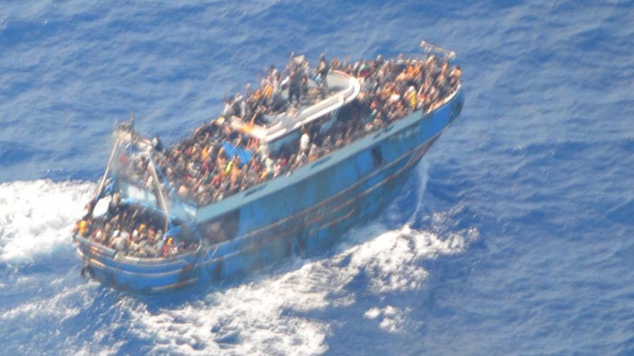 Нов сигнал за кораб с мигранти вдигна на крак властите в Гърция