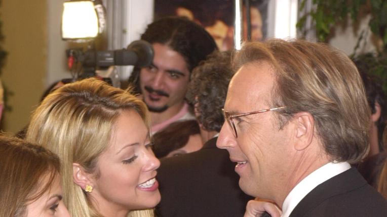  Любовта на Кевин Костнър и Кристин Костнър през годините 