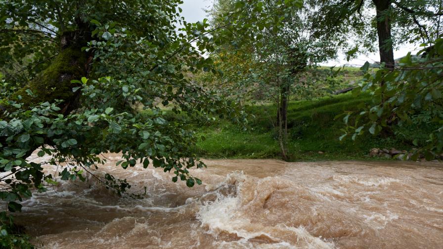 Над 100 души са евакуирани в Румъния заради наводненията
