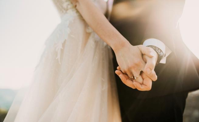 Таен брак: 4 звездни двойки, които скриха сватбите си