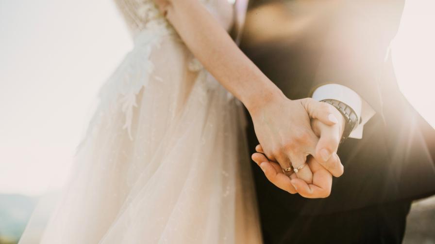 Таен брак: 4 звездни двойки, които скриха сватбите си