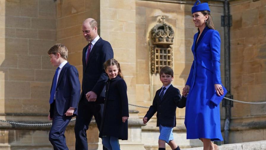 Синьото е по-приемлива алтернатива на цветовете, традиционно свързвани с кралското семейство. То се асоциира с мира, а също и с модерността, което перфектно представя стремежа на Уелс да се хареса както на традиционните, така и на прогресивните ценности в обществото.