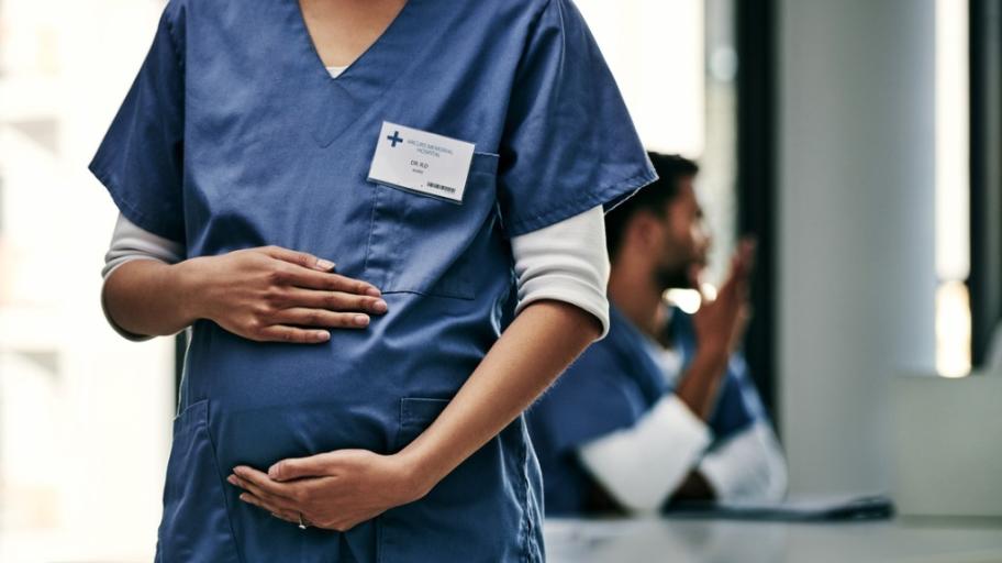 12 медицински сестри от едно отделение са бременни по едно и също време