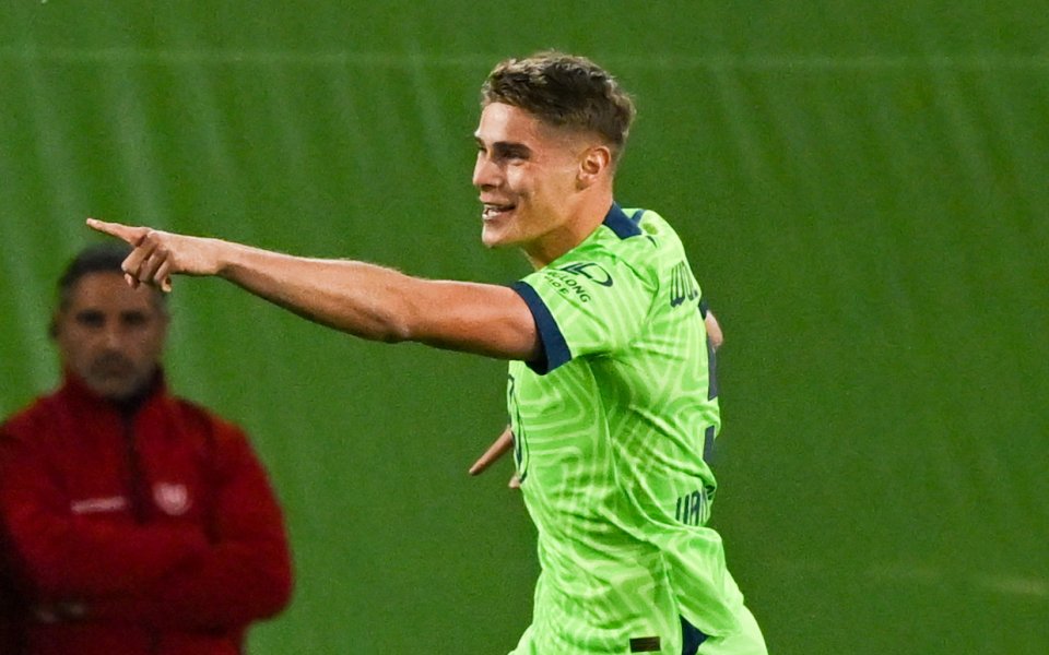 Тотнъм е все по-близо до привличането на защитника на Волфсбург