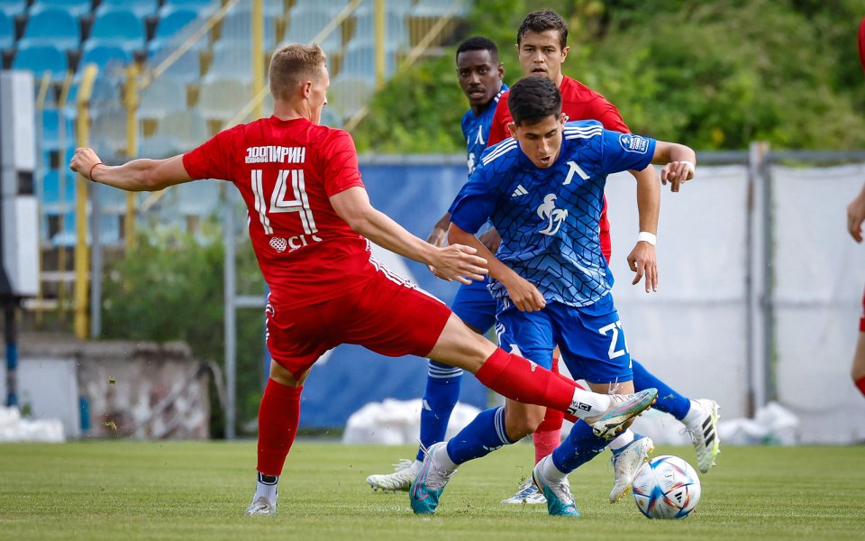 Отборите на Левски и Пирин играят при резултат 1:0 в