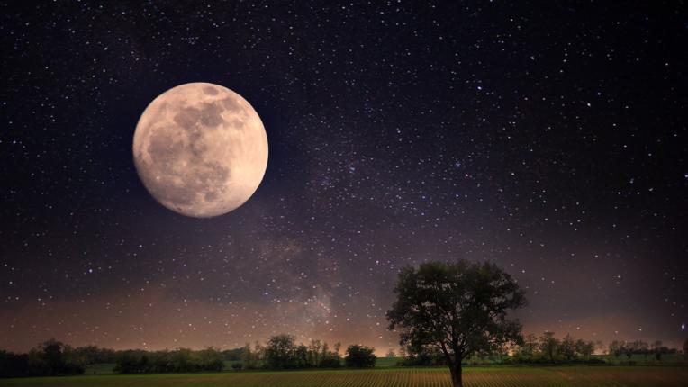  Нощта на чудесата: какво ни носи Рогатата суперлуна 