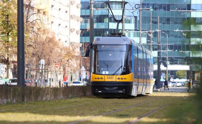 Нови четири трамвая пристигат в София тази седмица