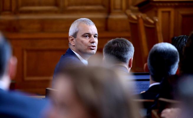 Костадинов призова Радев за референдума за лева