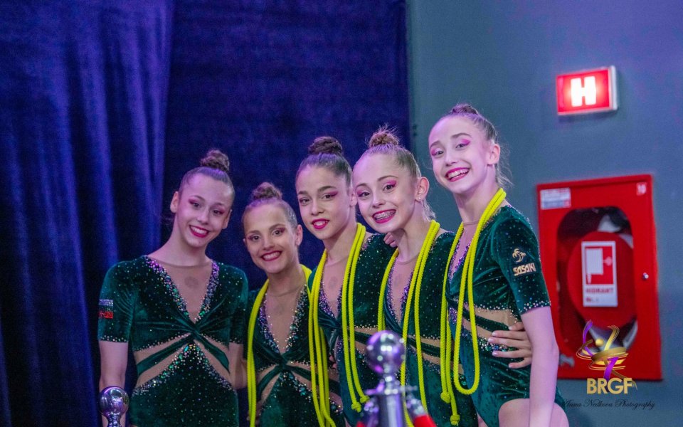 Ансамбълът за девойки поведе в многобоя на Световното първенство по художествена гимнастика в Румъния