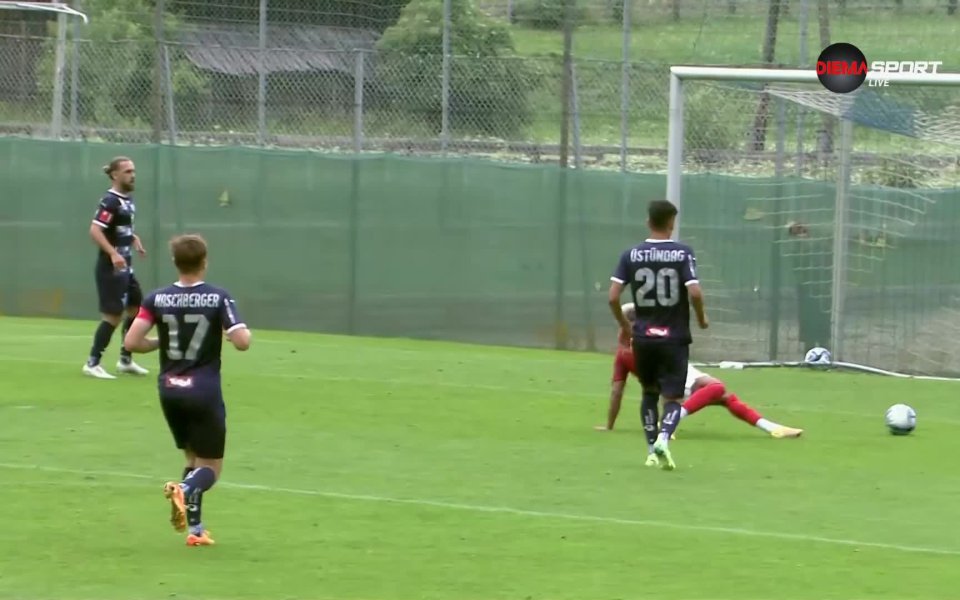 В 55-а минута Марк-Емилио Папазов се отскубна добре от противниковата