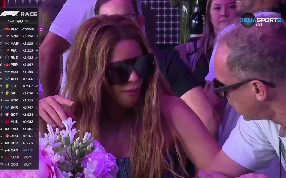 Популярната поп-изпълнителка - , беше на трибуните по време на