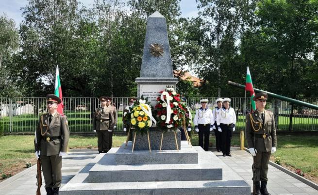 За загиналите за свободата и независимостта на България: В село Лесново с почести откриха военен паметник с имената на 51 герои