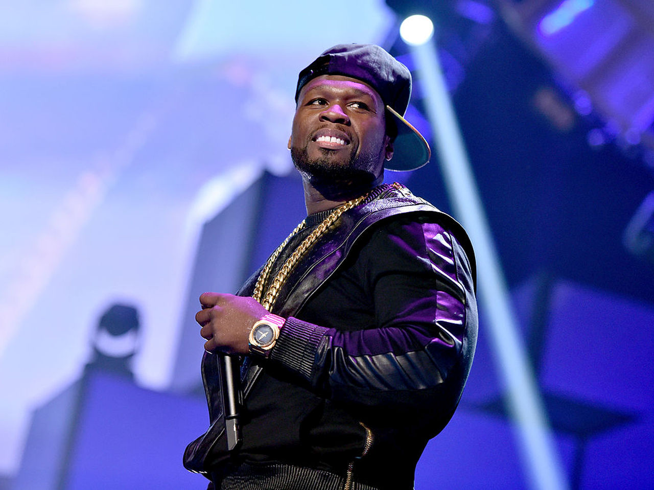 <p><strong>50 Cent</strong></p>

<p>През 2000 г., 50 Cent бил в колата си, когато въоръжен мъж спира до него и започва да стреля. Рапърът е прострелян девет пъти, но оцелява като по чудо. По-късно той казва на Опра, че прострелването е боляло по-малко, отколкото си е представял поради шока и адреналина, но &bdquo;болките били след това&ldquo;.</p>