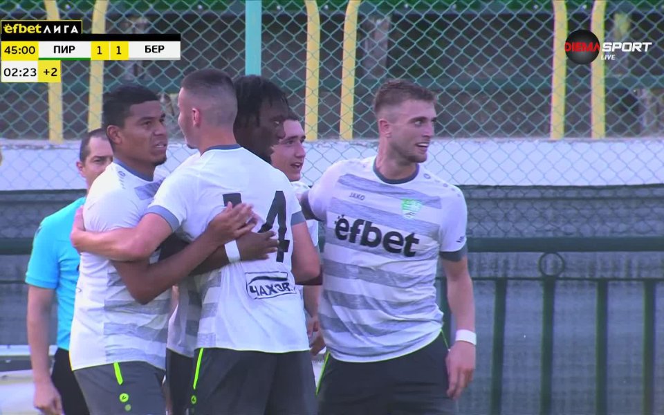 Вини Трибуле беше изпуснат на далечната греда след центриране от