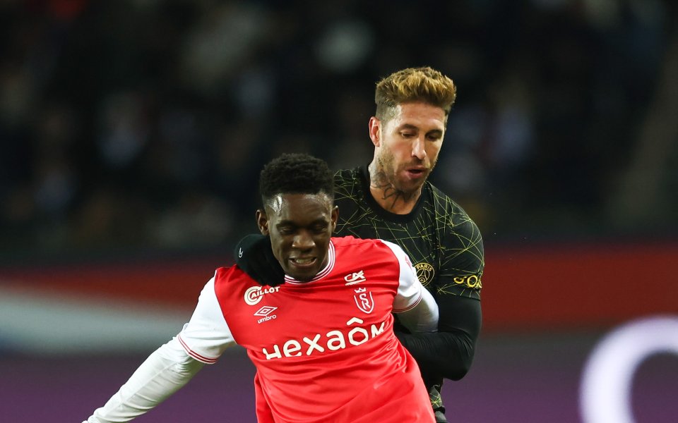 Интер преговаря с агентите на нападателя на Арсенал Фоларин Балогун,